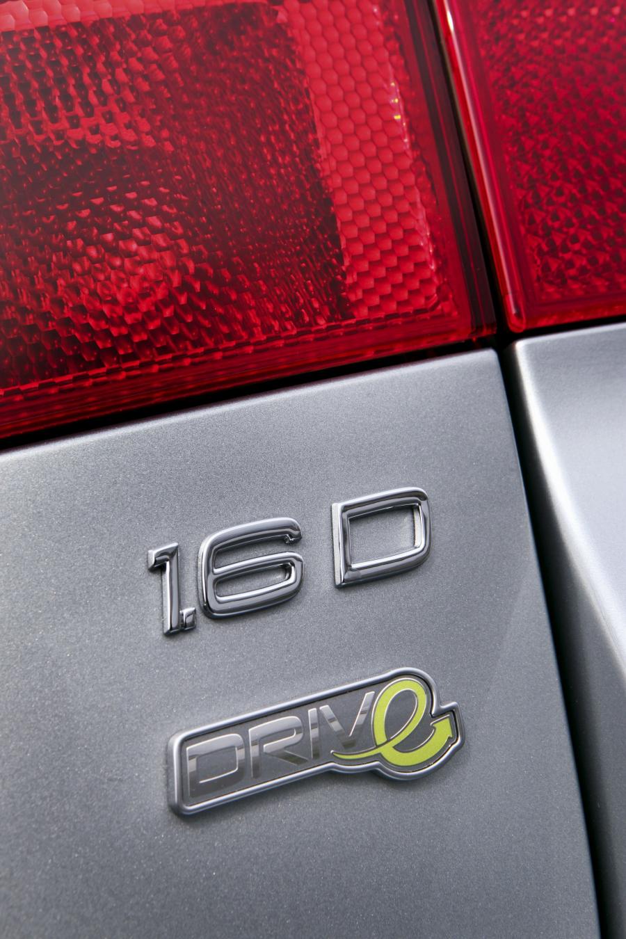  Volvo S40 2008 года  (фото 38 из 105)